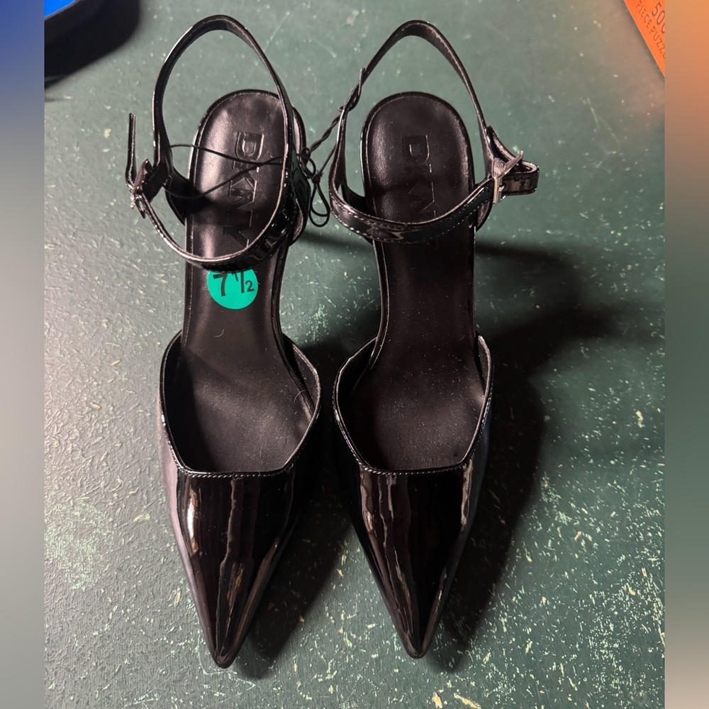 DKNY Mazey Pointed Toe Heels with Ankle Strap - Women’s 7.5 - NEW